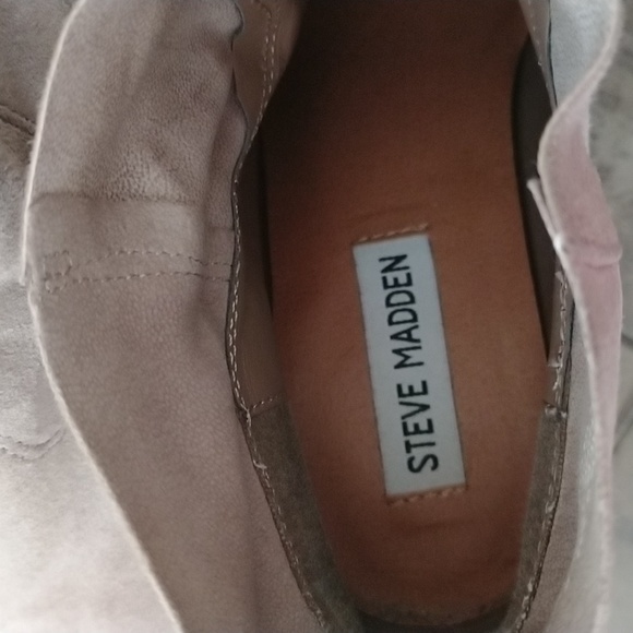 Steve Madden suede light grey/ tan booties size 6.5 Heel is 4.5cm - Picture 6 of 6